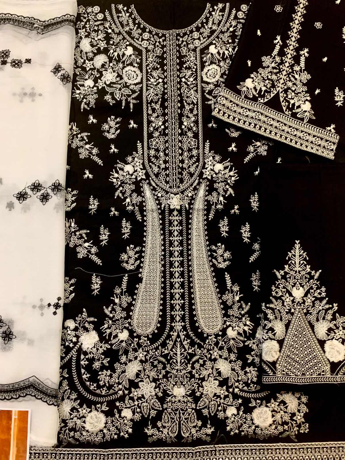 zara shahjhan 𝙎𝙩𝙪𝙛𝙛: lawn 3pc 90/88