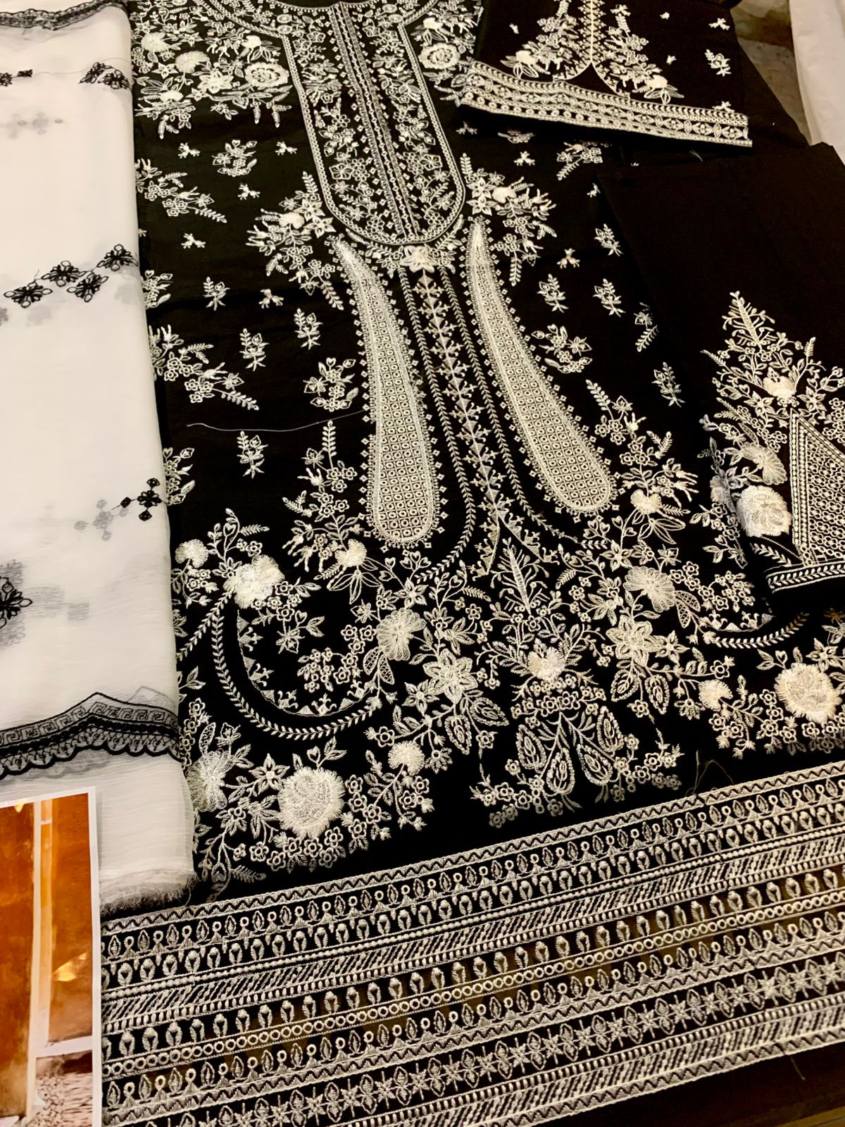 zara shahjhan 𝙎𝙩𝙪𝙛𝙛: lawn 3pc 90/88
