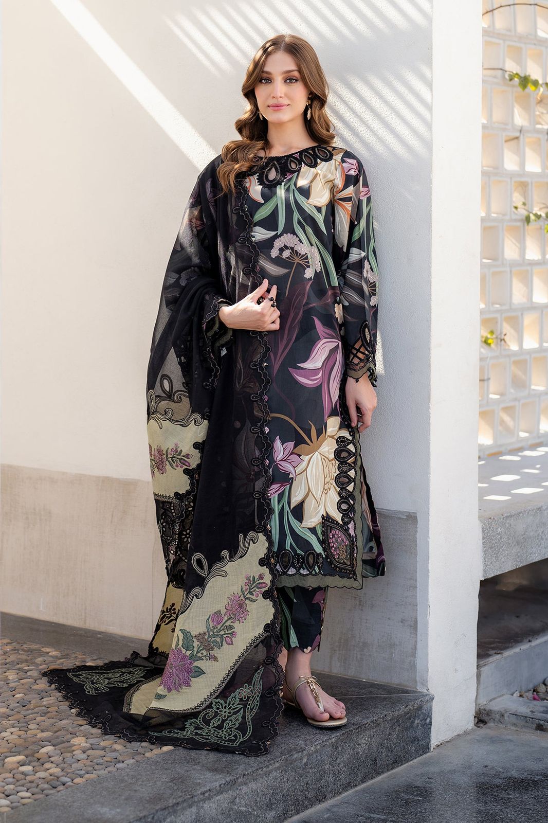 LUXURY LAWN COLLECTION 3PC SUIT