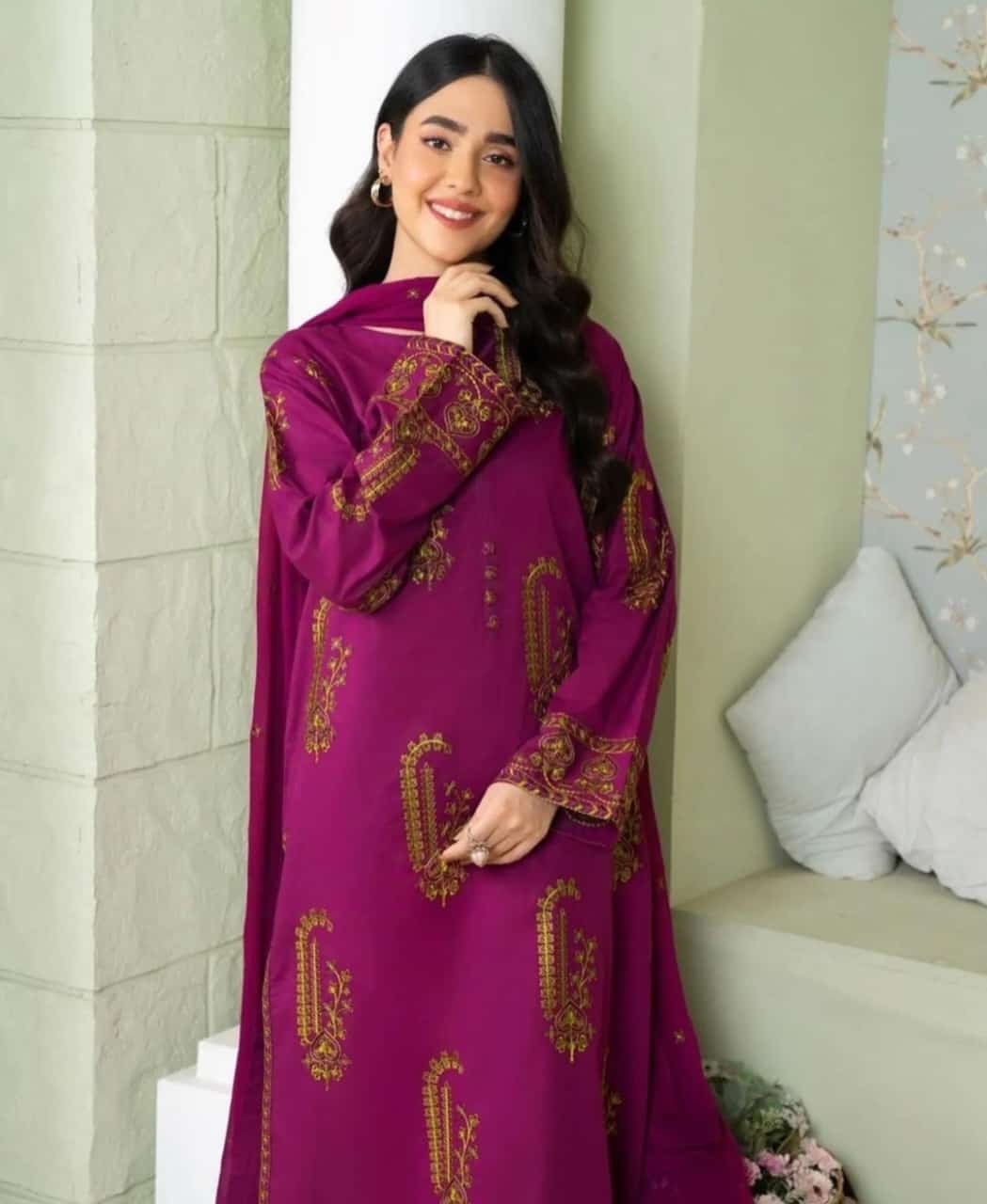 Amber Embroidery 2pc Stuff: premium Lenin