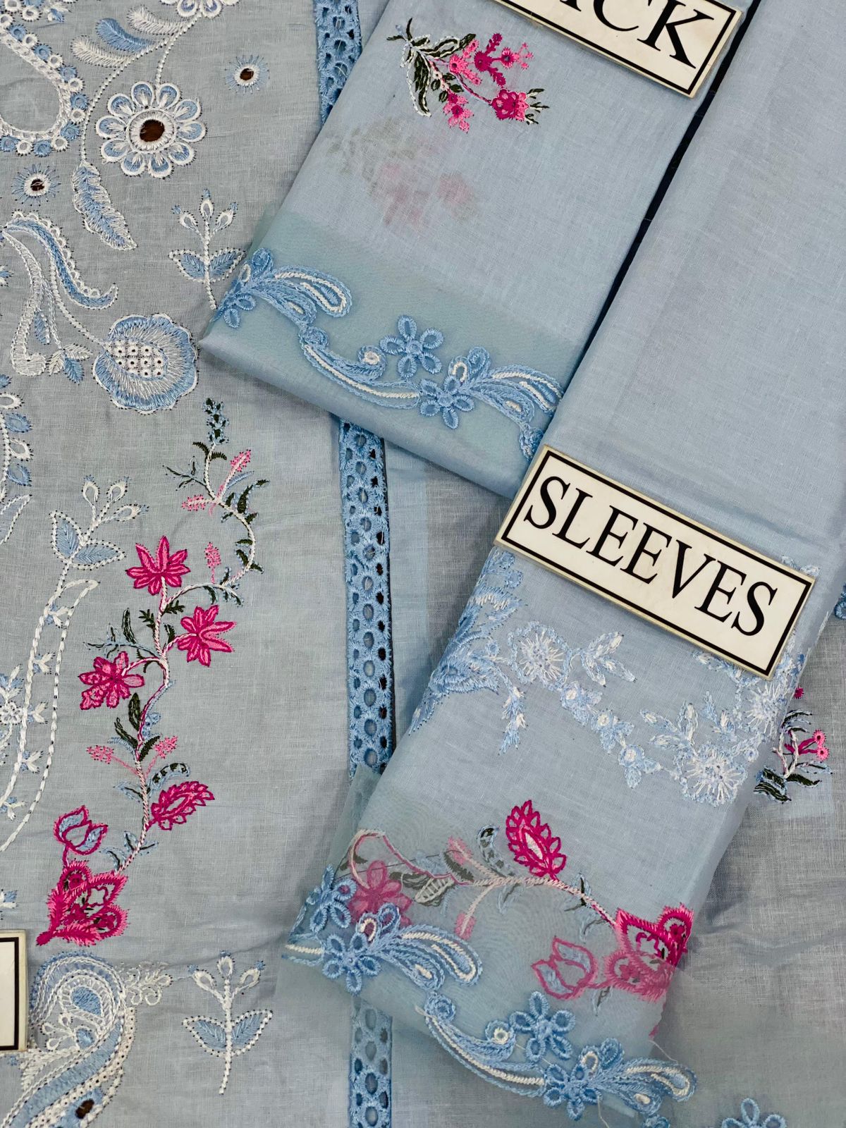 BRAND:QALAMQAR chikankari embriodered luxury cotton unstitced 3pc