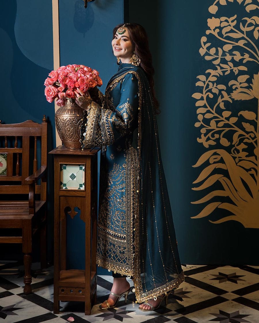 ASIM JOFA Exclusive!   Haniya Amir Stuns in Our Latest Masterpiece!